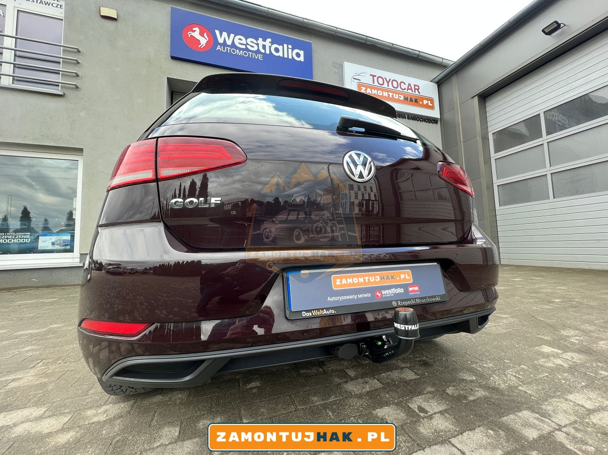 volkswagen golf vii zdjecie samochodu z hakiem wypinanym pionowo niewidocznym